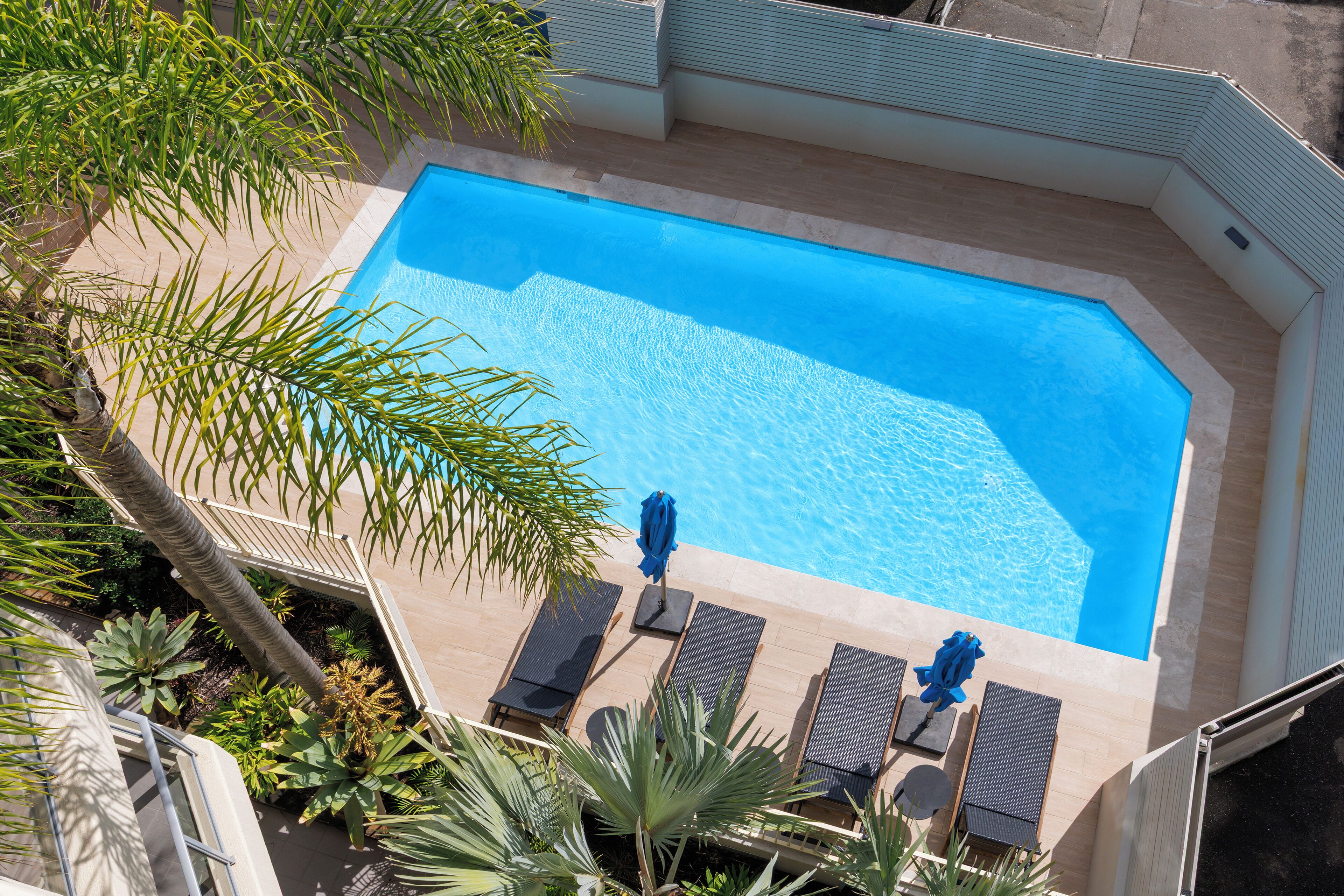 2 outdoor pools, pool umbrellas, pool loungers