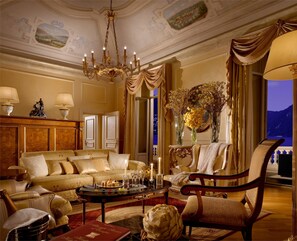 Suite Palace, Lake View