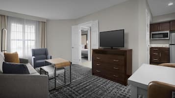 Deluxe Room, 2 Double Beds | Living area