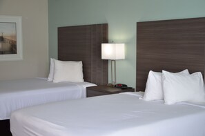 Zimmer, 2 Queen-Betten, Poolblick