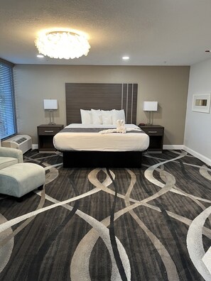 Presidential Room, 1 King Bed, Pool View | Pillowtop beds, in-room safe, individually decorated