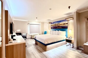 Habitación estándar, 1 cama de matrimonio grande | Tabla de planchar con plancha, cunas gratuitas, camas supletorias