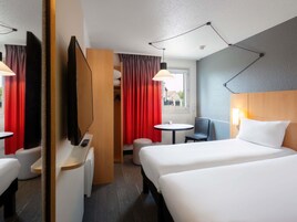 Ropa de cama de alta calidad, escritorio, cortinas opacas