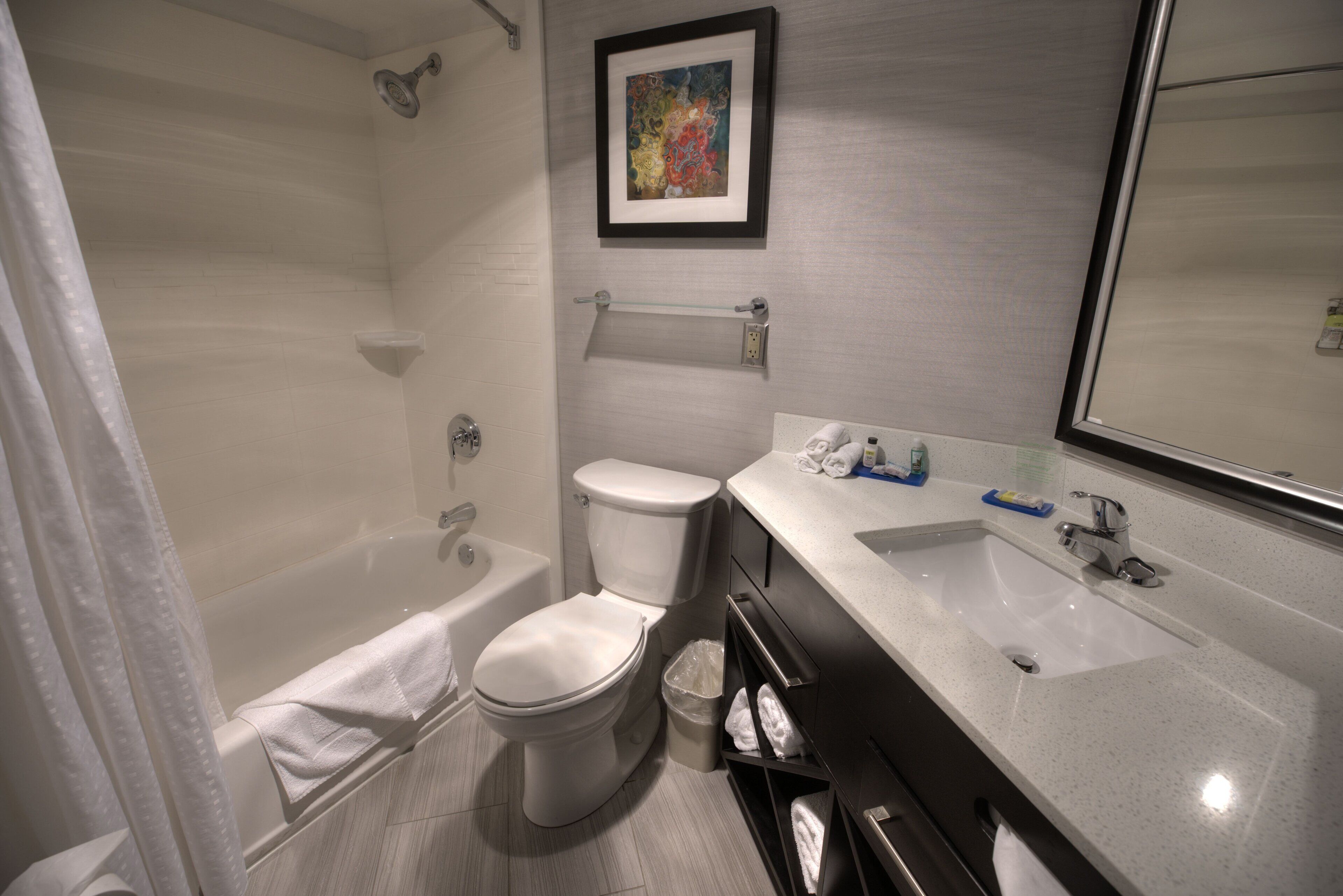 combined shower/bathtub, rainfall showerhead, free toiletries