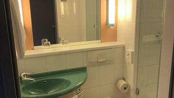 Ducha, artículos de higiene personal ecológicos y secador de pelo