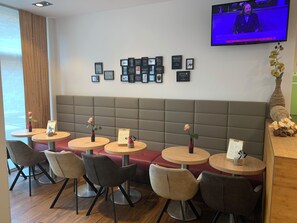 Bar (on property) - ibis Aachen Marschiertor, Aix-la-Chapelle (Aachen)