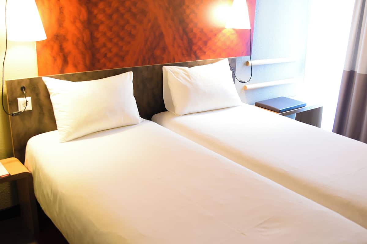 standard twin room, 2 single beds | hypo-allergenic bedding, desk, blackout curtains, soundproofing