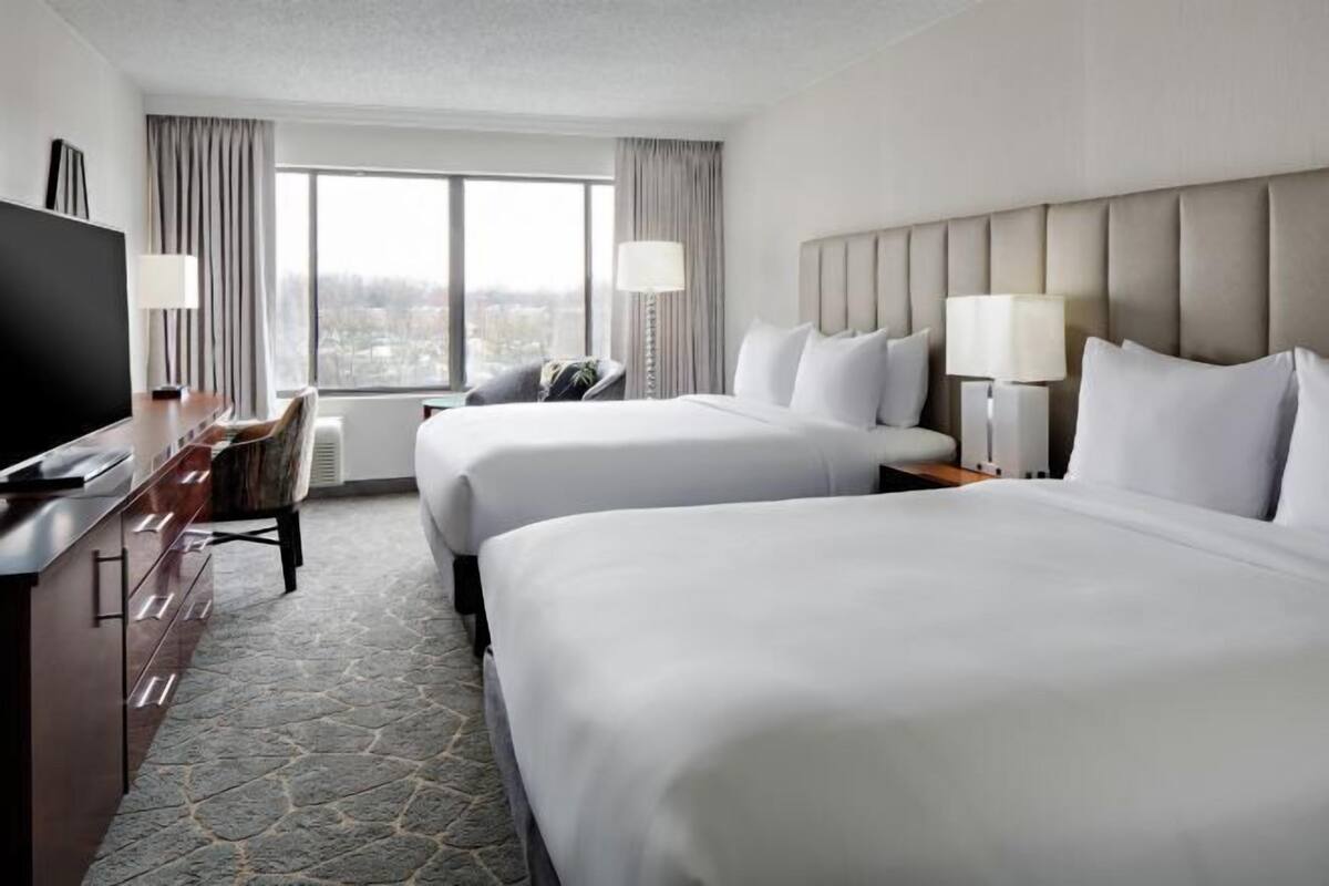 Hypo-allergenic bedding available, in-room safe, desk, soundproofing