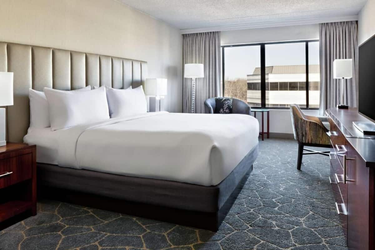 Hypo-allergenic bedding, in-room safe, desk, soundproofing