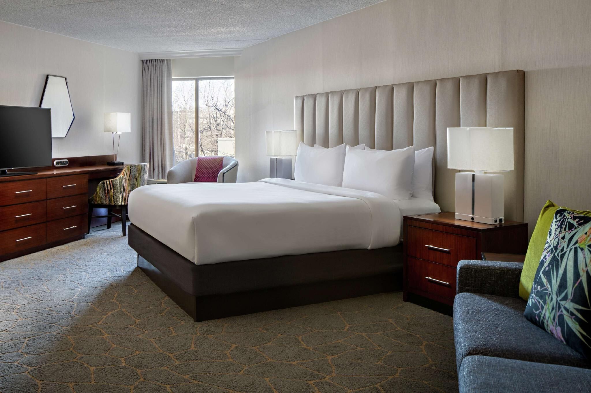 Hypo-allergenic bedding, in-room safe, desk, soundproofing