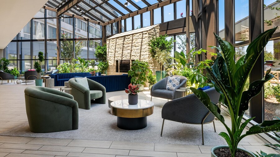 DoubleTree by Hilton Fairfield Hotel & Suites