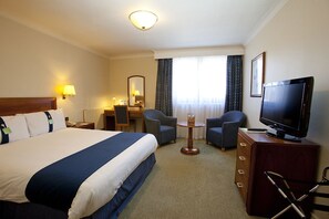 Een bureau, verduisterende gordijnen, gratis babybedden, gratis wifi