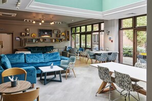 Bar (on property) - Holiday Inn Haydock M6 Jct23 by IHG (Newton-le-Willows)
