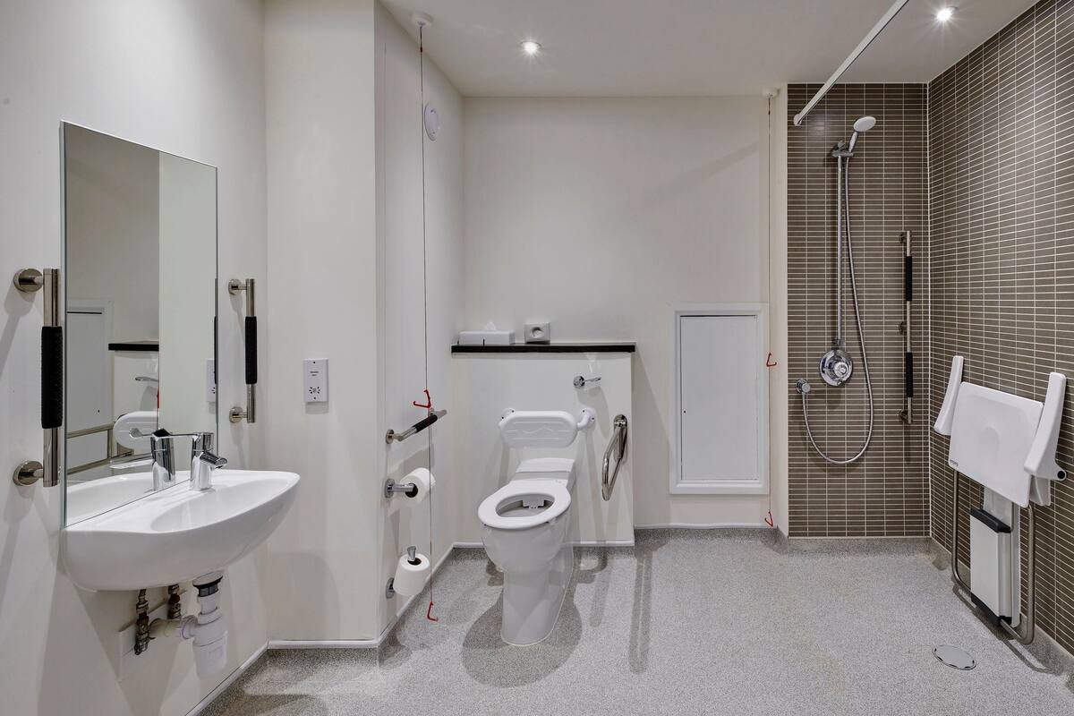Bathroom | Hair dryer, towels