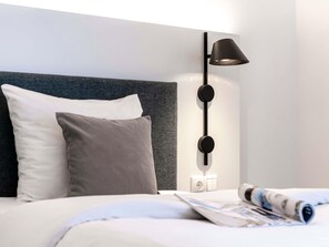Habitación estándar, 2 camas individuales | Ropa de cama hipoalergénica, caja fuerte, escritorio