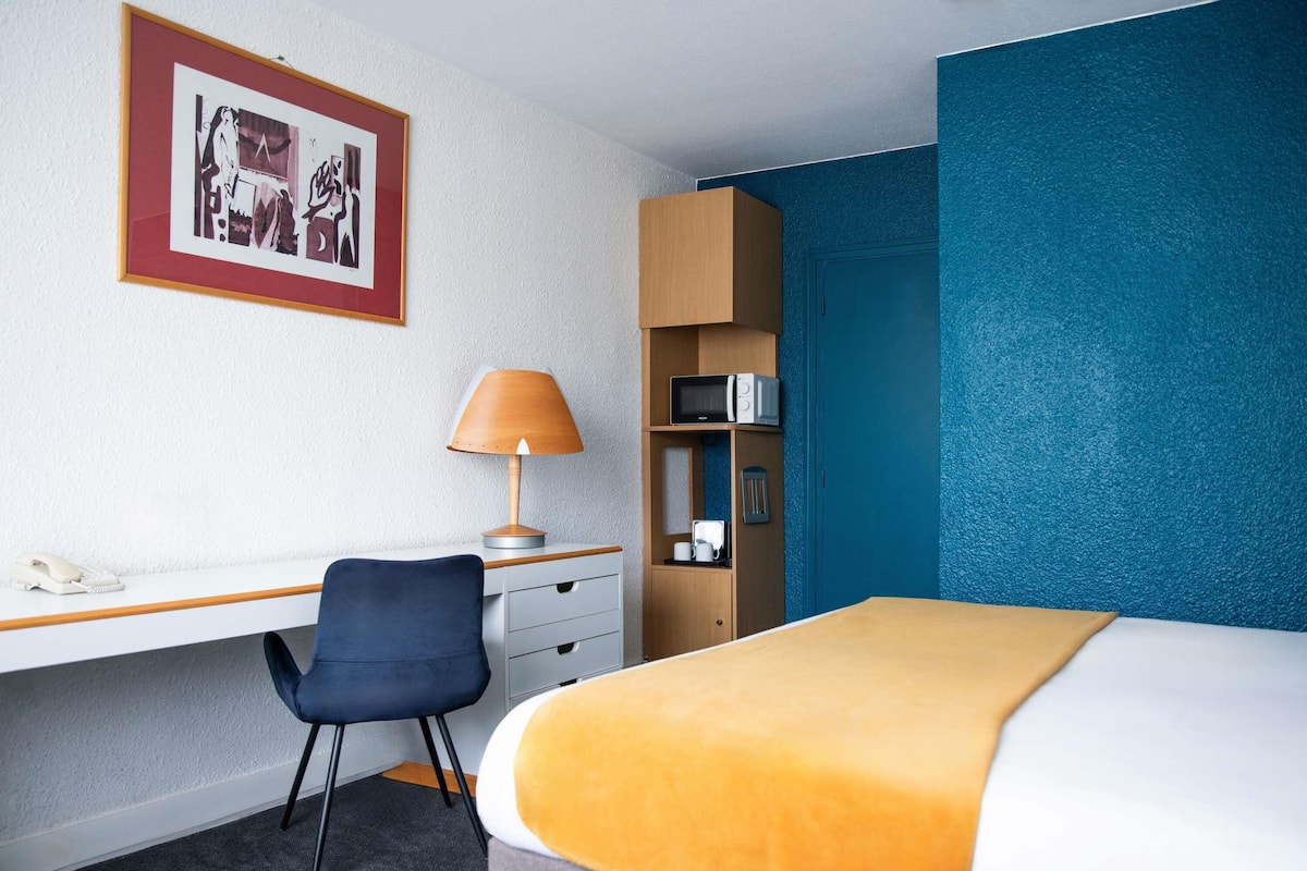 Double Room Long Stay | Literie de qualitĂ©, bureau, rideaux dâobscurcissement