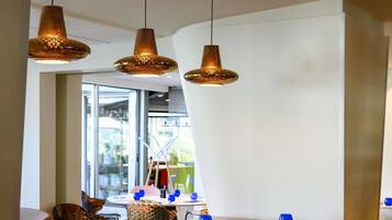 2 restaurantes, café da manhã, culinária francesa