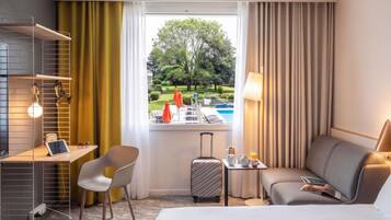 Premium bedding, desk, blackout drapes, soundproofing