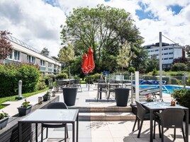 2 restaurantes; se sirve desayuno, almuerzo y cena