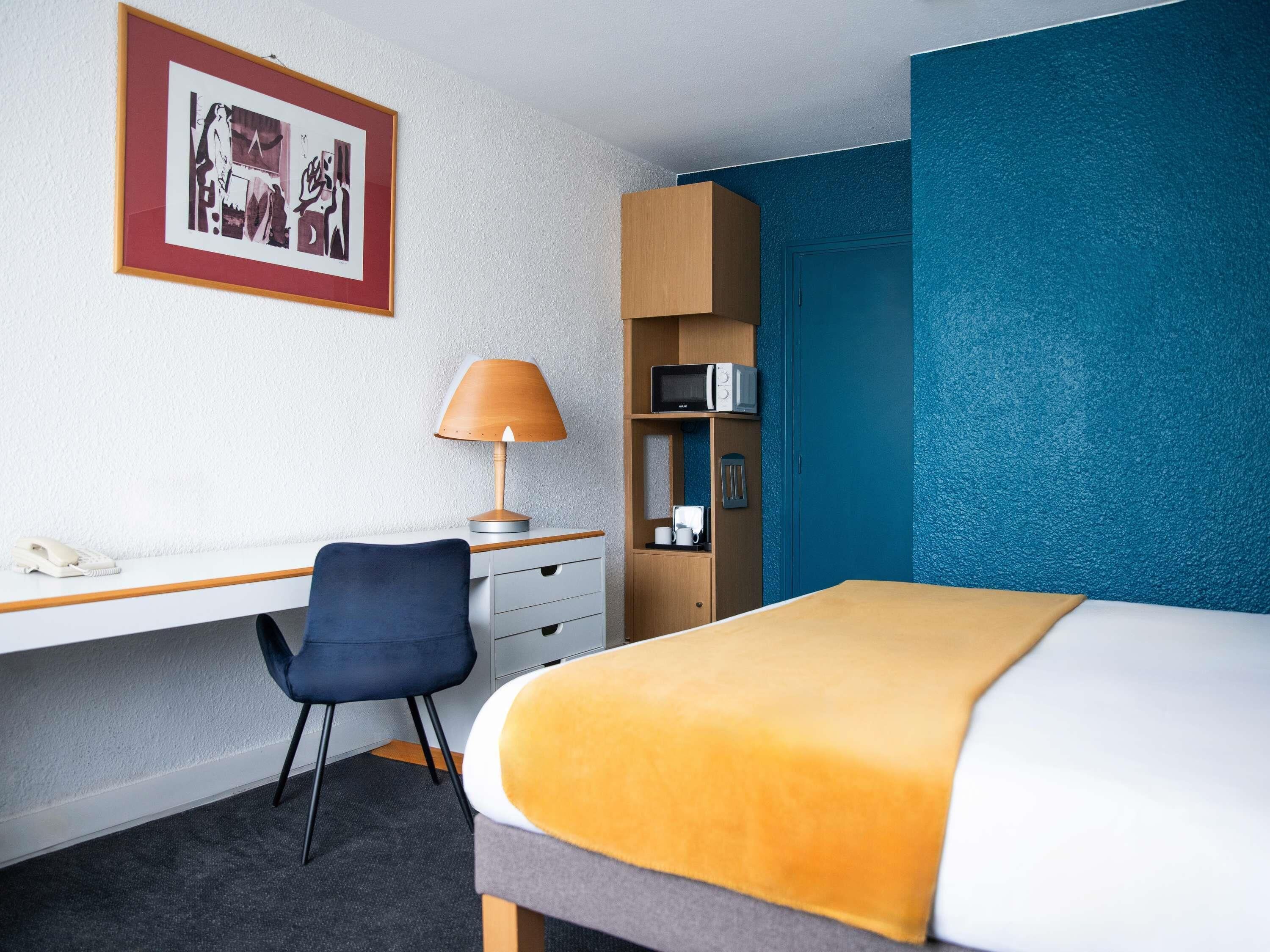 Double Room Long Stay | Premium bedding, desk, blackout drapes, soundproofing