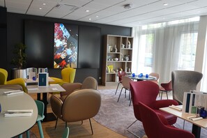 2 restaurants servant le petit déjeuner, spécialités Cuisine française