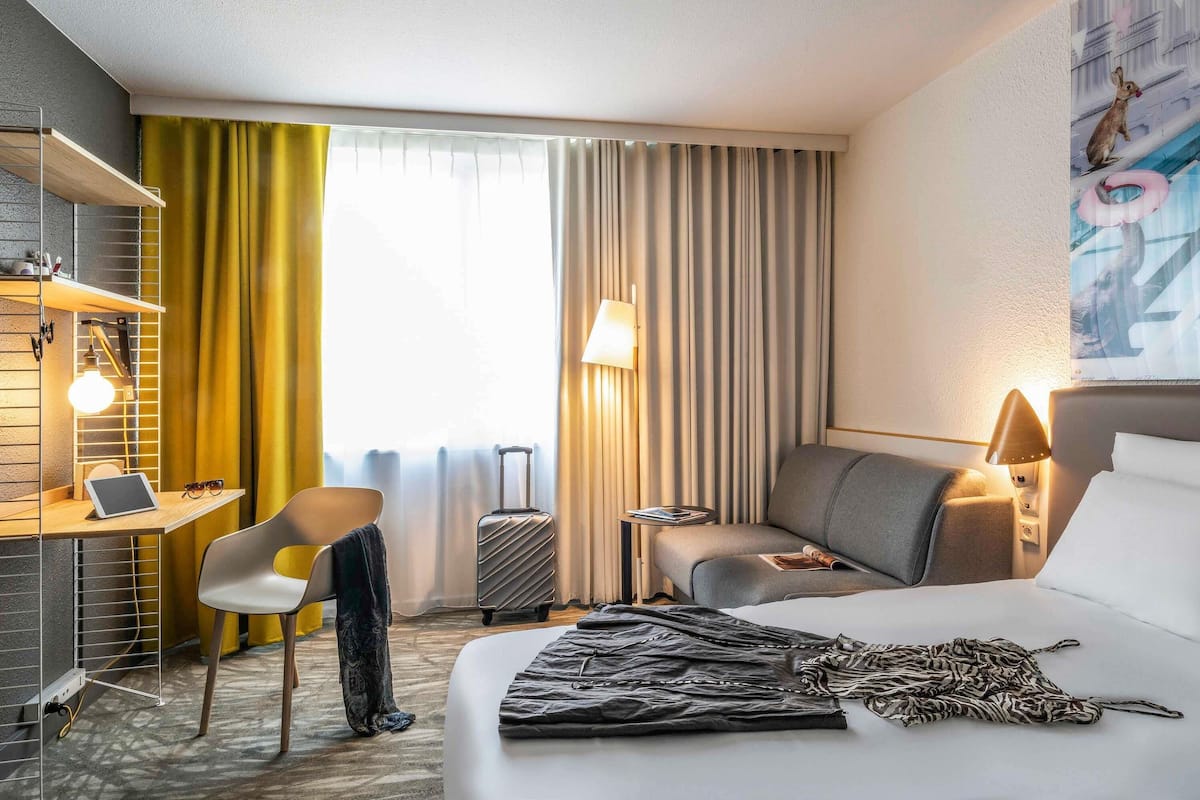 Premium bedding, desk, blackout curtains, soundproofing