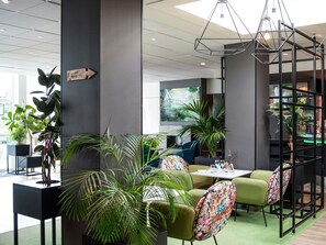 2 restaurants, breakfast, lunch, dinner served; French cuisine