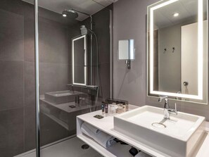 Ropa de cama de alta calidad, escritorio y cortinas blackout 