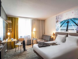 Ropa de cama de alta calidad, escritorio y cortinas blackout 