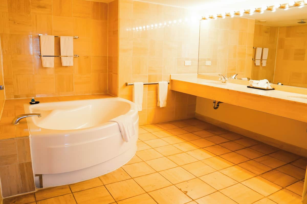 Suite présidentielle | Salle de bain | Ensemble baignoire-douche, baignoire à remous