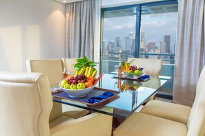 Premium Executive Suite | Premium bedding, down duvets, pillow-top beds, minibar - Abuja Continental Hotel (Abuja)