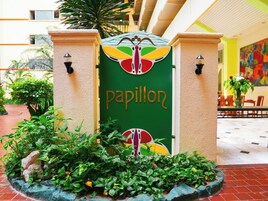 3 restaurants, breakfast, lunch, dinner served; American cuisine