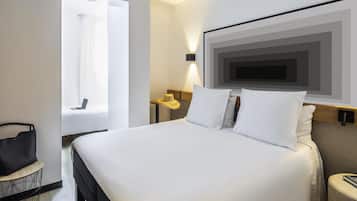 Standard Room, 2 Single Beds | Premium bedding, in-room safe, desk, iron/ironing board