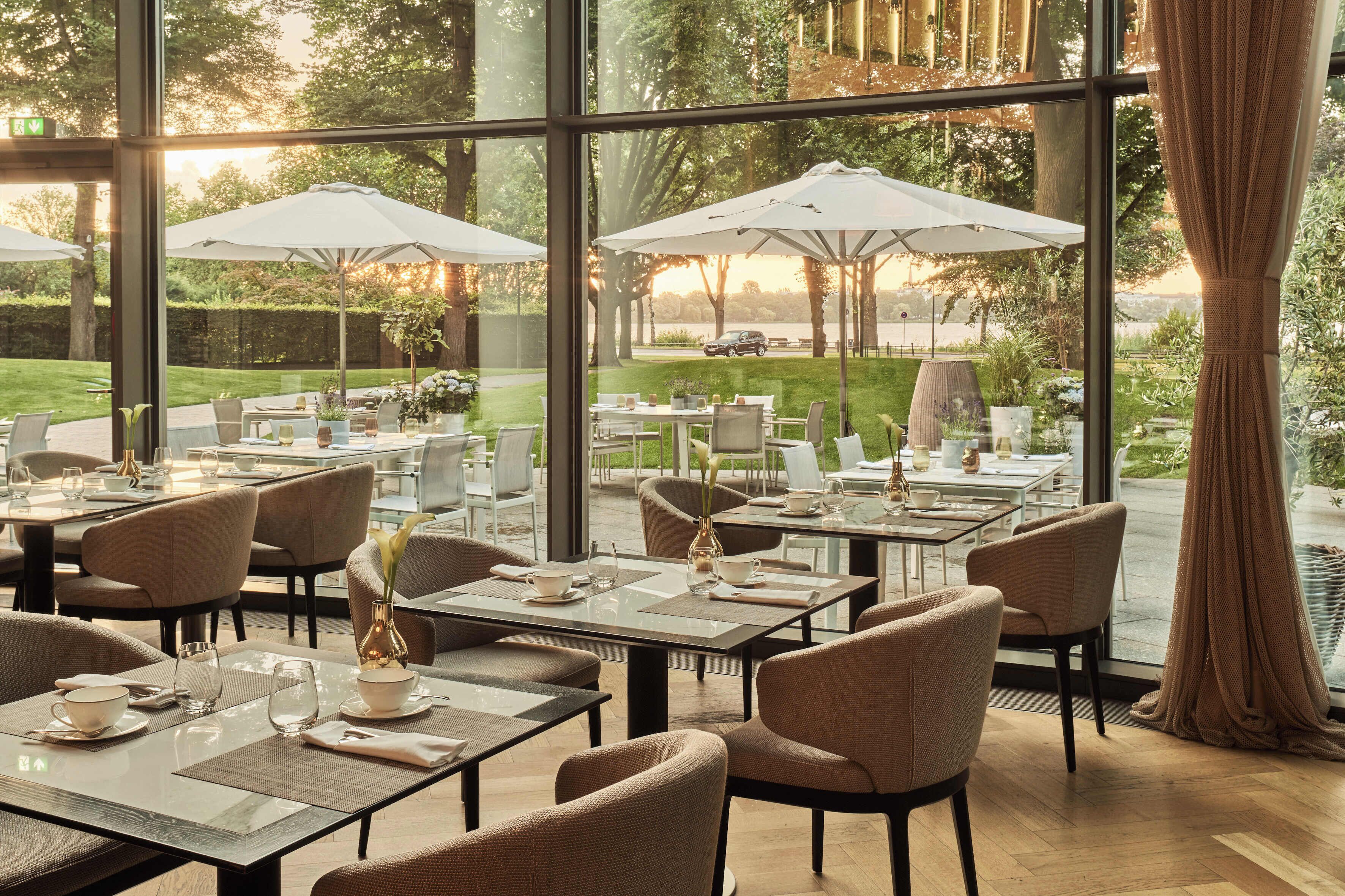 3 restaurantes; se sirven desayunos y cocina local e internacional 