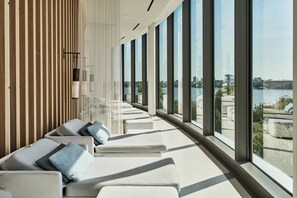 Sauna, tina de hidromasaje, baño de vapor y tratamientos corporales