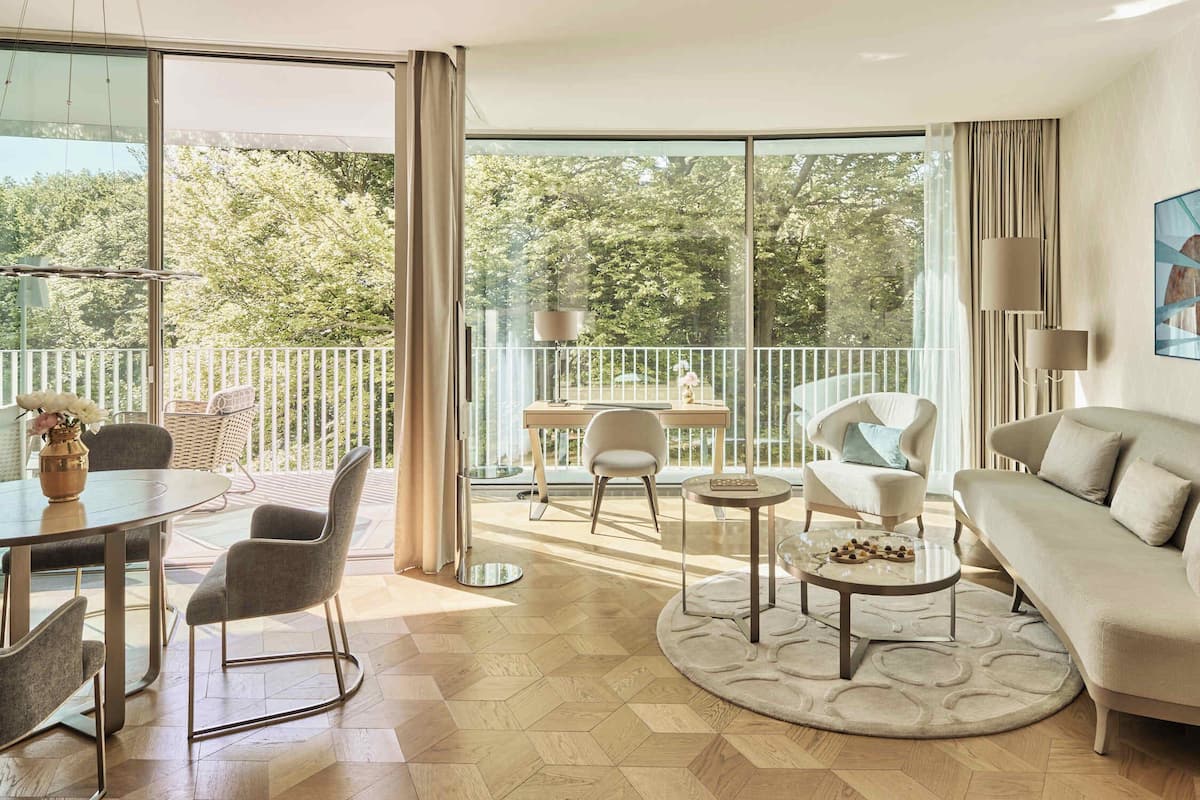 Premier suite | 1 slaapkamer, luxe beddengoed, een minibar met enkele gratis items