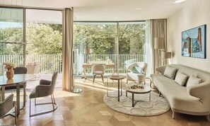 Suite – premier | Sengetøy av topp kvalitet, minibarvarer (inkludert) og safe på rommet