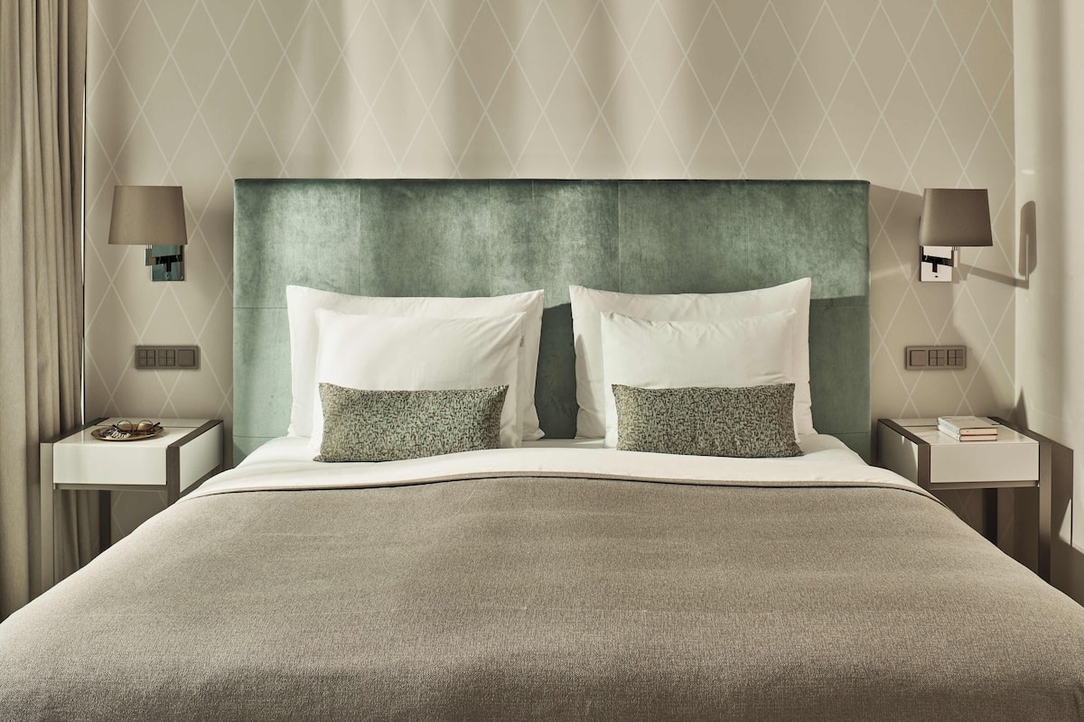 Ropa de cama de alta calidad y artículos del minibar gratis