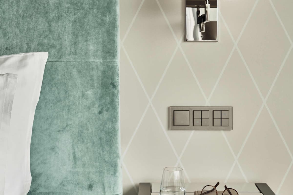 Ropa de cama de alta calidad y artículos del minibar gratis