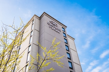 Crowne Plaza Newark Airport by IHG