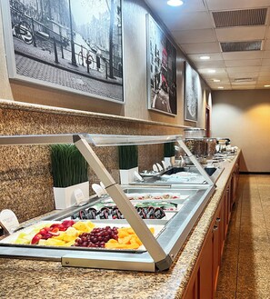 Daily buffet breakfast for a fee - Crowne Plaza Newark Airport by IHG (Elizabeth)
