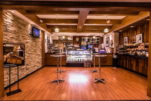 Crowne Plaza Newark Airport by IHG