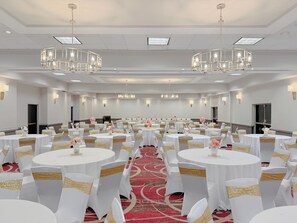 Banquet hall - Crowne Plaza Newark Airport by IHG (Elizabeth)