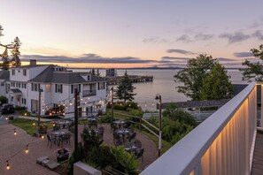 Dinner served, American cuisine, ocean views