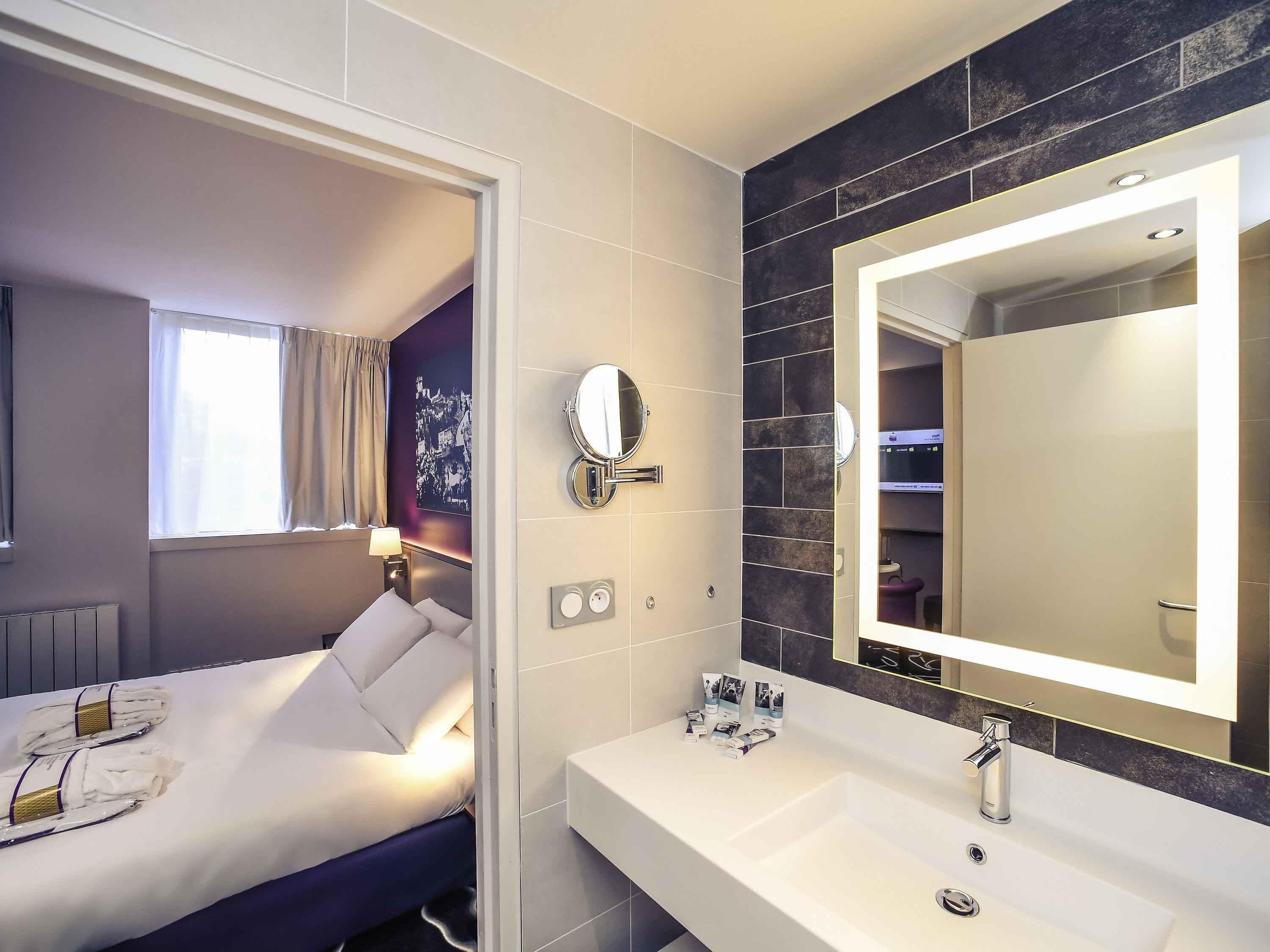 Privilege, Room, 1 Double Bed | In-room safe, desk, iron/ironing board, free cribs/infant beds