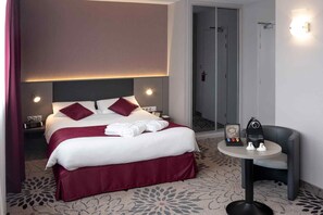 Coffres-forts dans les chambres, bureau, fer et planche à repasser