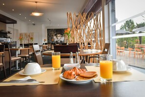 Frokostbuffé hver dag (EUR 17 per person)