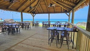 2 restaurants, breakfast served - Ramada Plaza by Wyndham Nags Head Oceanfront (Kill Devil Hills)