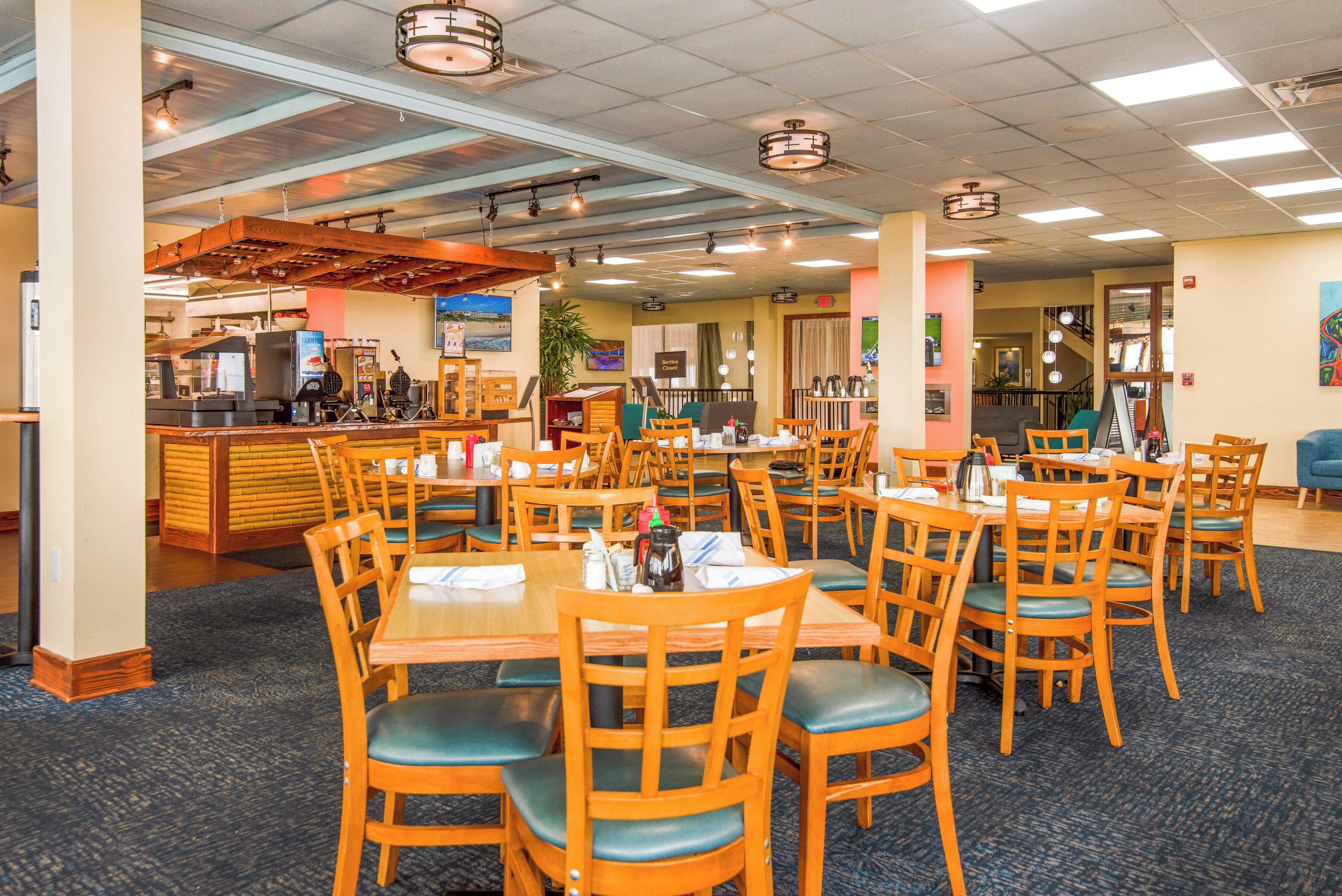 Desayuno buffet (USD 12.35 por persona) 