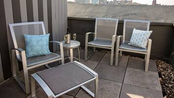 Deluxe Suite, 1 King Bed, City View | View from room